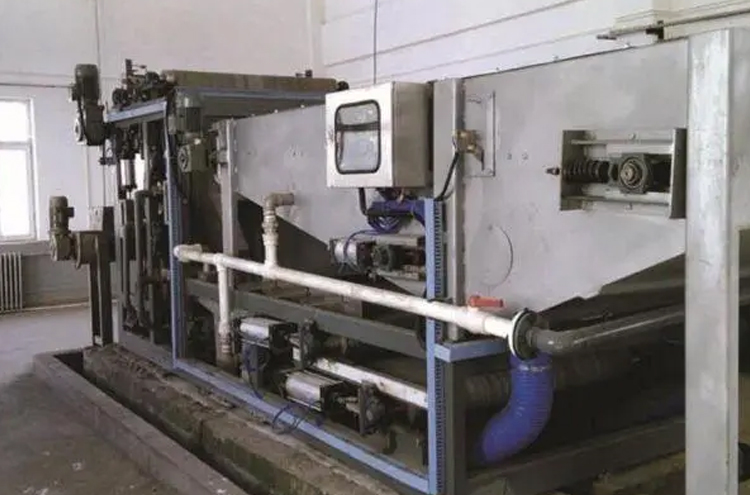 怎樣選擇合適的污泥脫水機